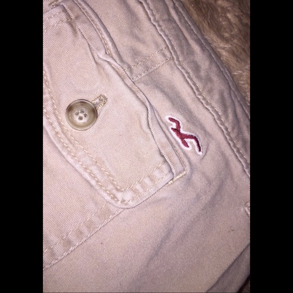 Hollister ; Cream Colored Shorts - Picture 3 of 4